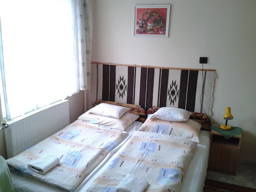 Hôtel Deak Vendeghaz Apartman à Hajdúszoboszló Chambre photo