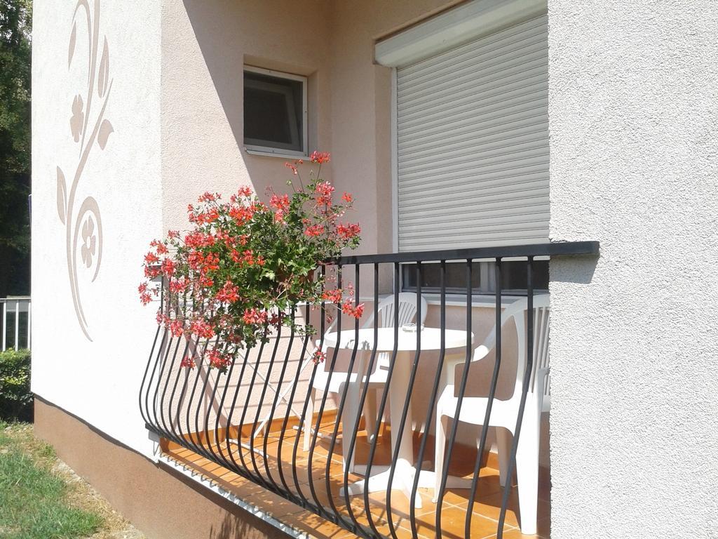 Hôtel Deak Vendeghaz Apartman à Hajdúszoboszló Extérieur photo