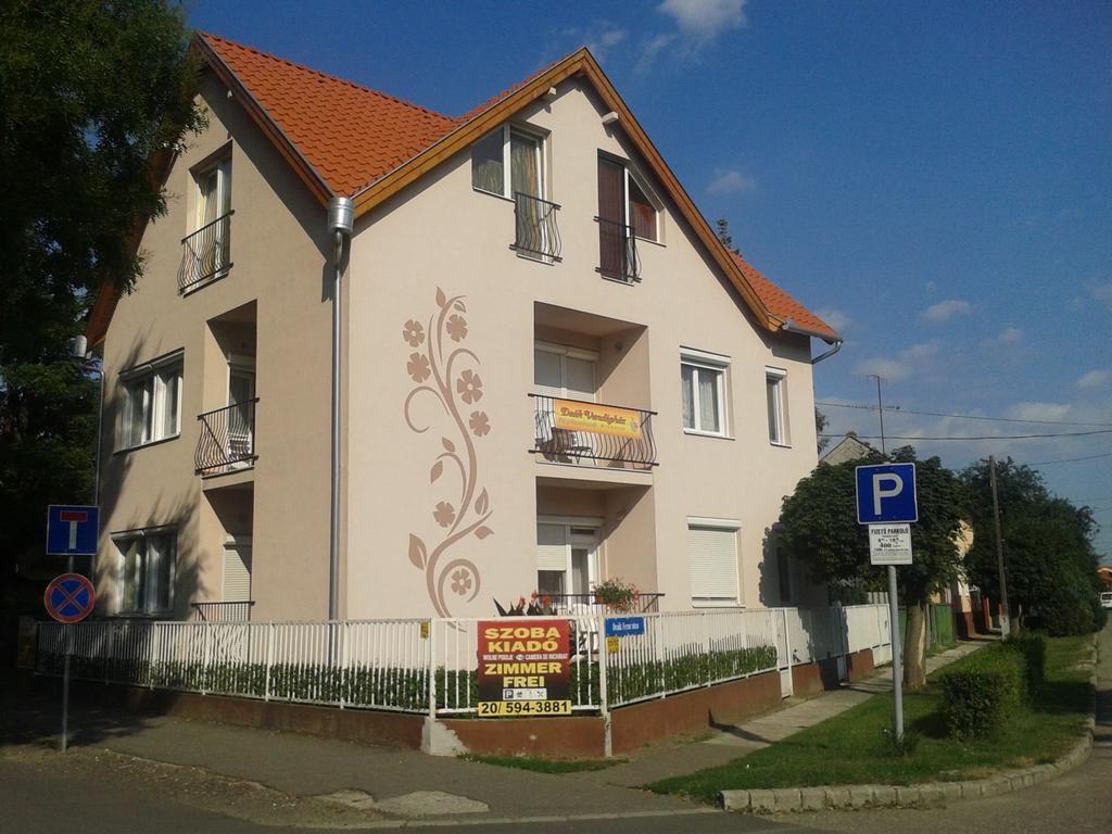 Hôtel Deak Vendeghaz Apartman à Hajdúszoboszló Extérieur photo
