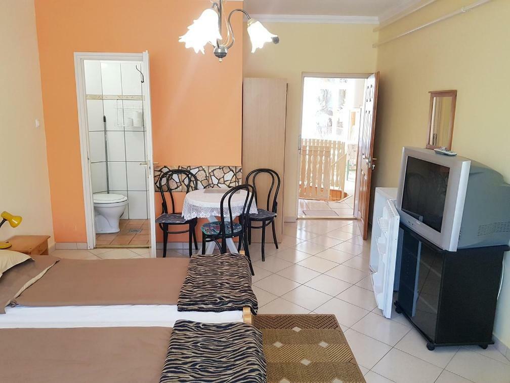 Hôtel Deak Vendeghaz Apartman à Hajdúszoboszló Extérieur photo